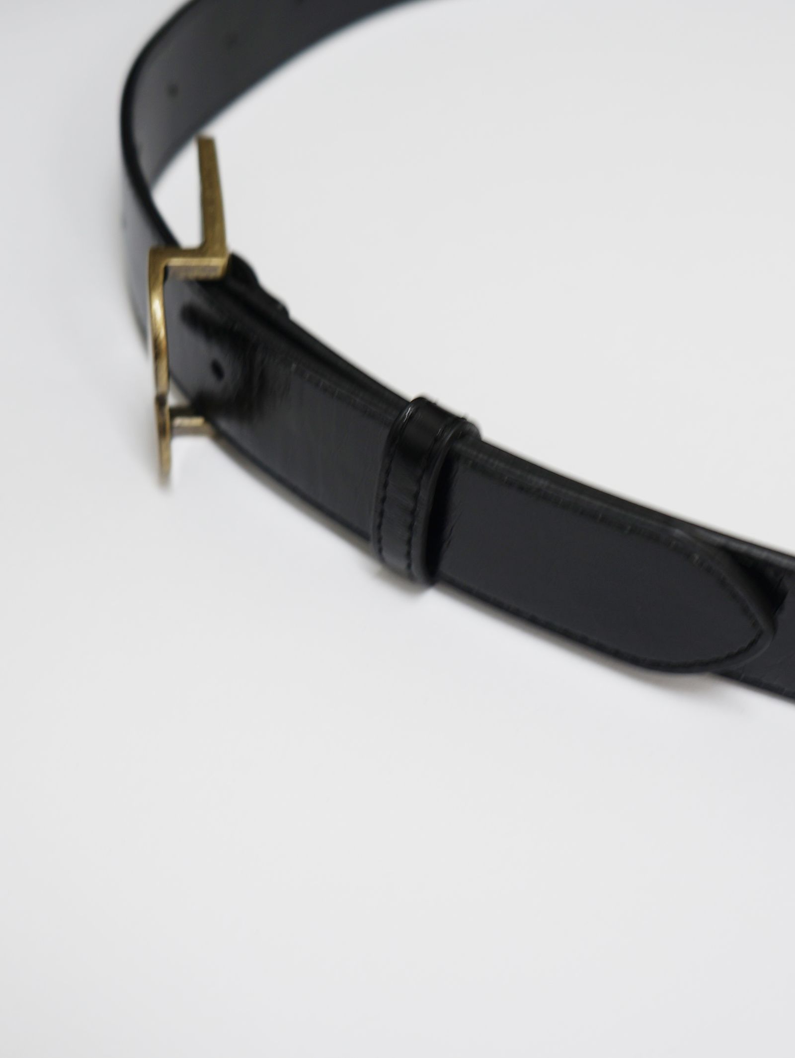 ”B”バックルベルト  -  BLACK × ANTIQUE GOLD