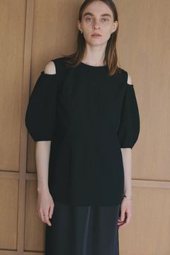 スラッシュショルダートップス - SLASH SHOULDER TOPS - BLACK