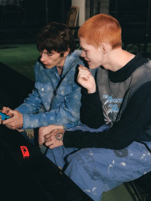 ”日常の着こなしをアップデート”KAMIYAの新作レイヤードカットソー