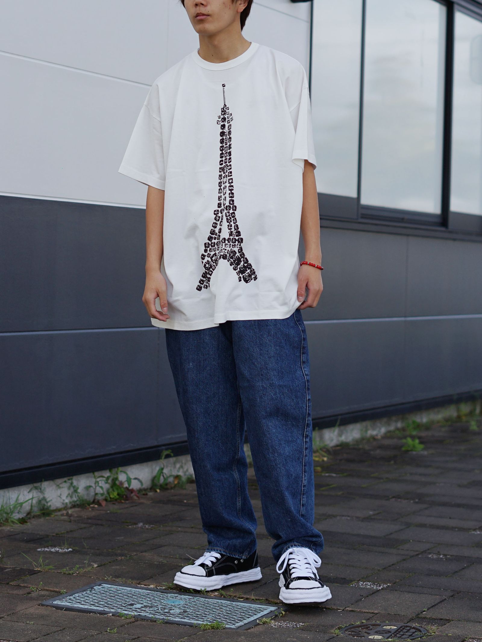 グラフィックで魅せる VAQUERA × MOUSSY新作スタイル