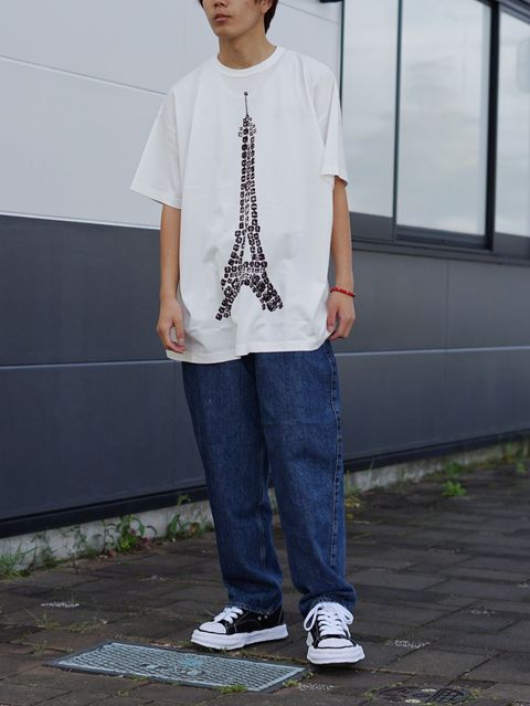 グラフィックで魅せる VAQUERA × MOUSSY新作スタイル