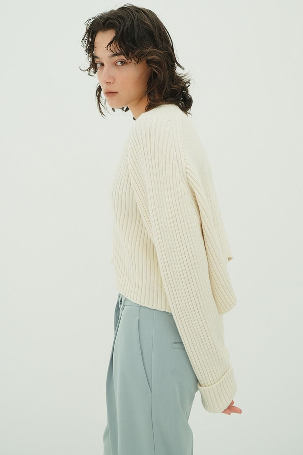 アシンメトリーショートニットトップス -  ASYMMETRY WIDE SHORT KNIT TOPS (IVORY)