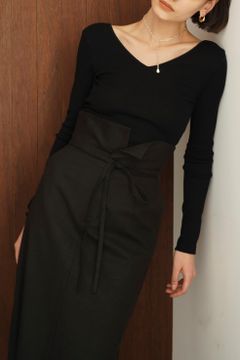 ソフト リブ ブイネック トップス - SOFT RIB V NECK TOPS - BLACK