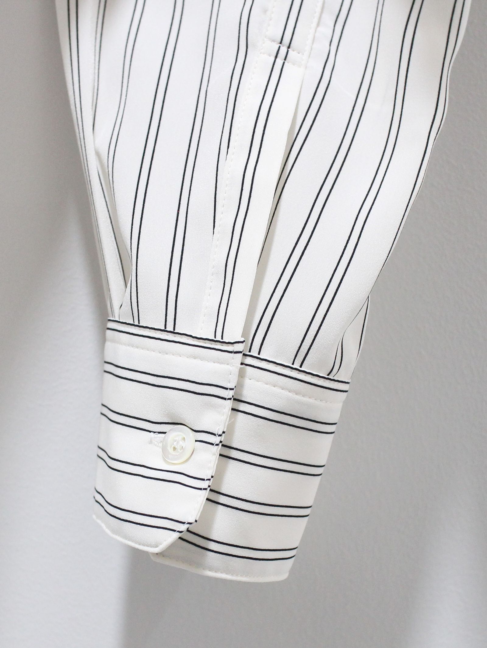 ダブルストライプデシン ボウタイ付きレギュラーシャツ - Regular Shirt with Scarf - OFF WHITE×BLACK