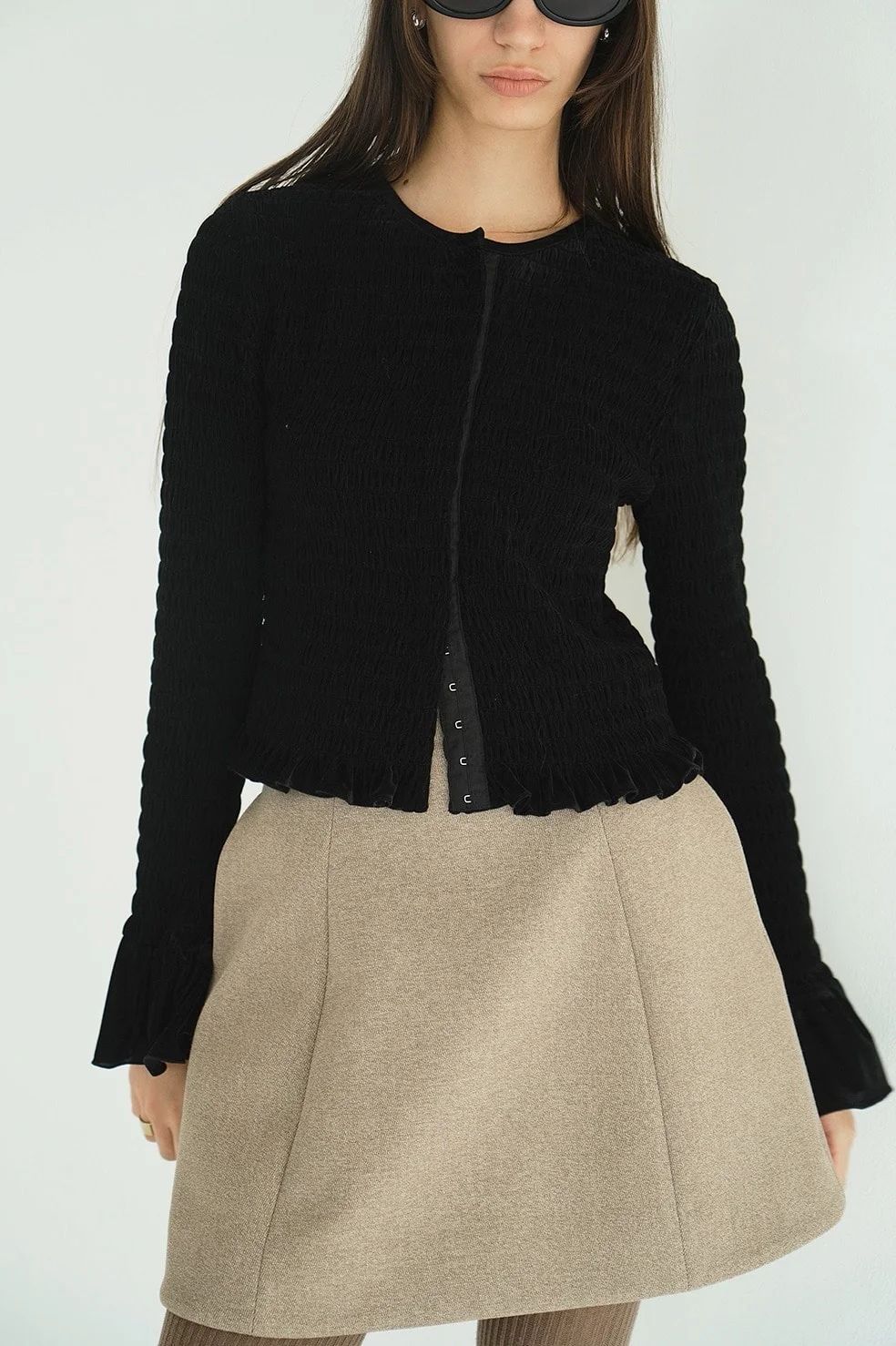シャーリング デザイン ブラウス - SHIRRING DESIGN BLOUSE (BLACK)