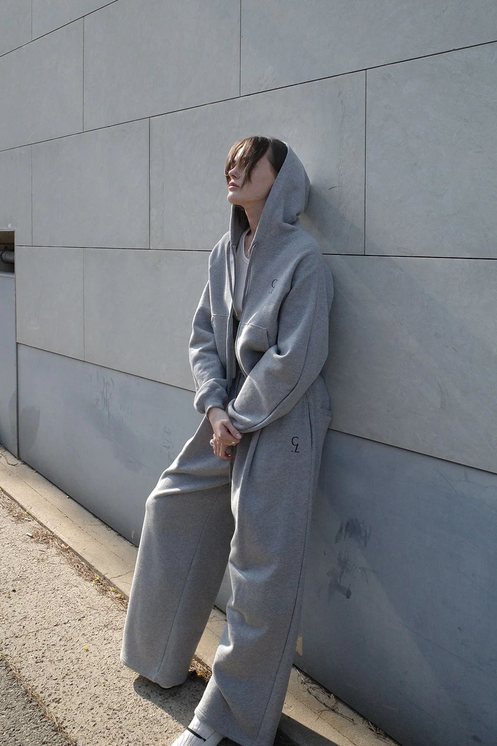 【3色展開】 フルジップフーディー - LOGO COMPACT ZIP UP HOODIE