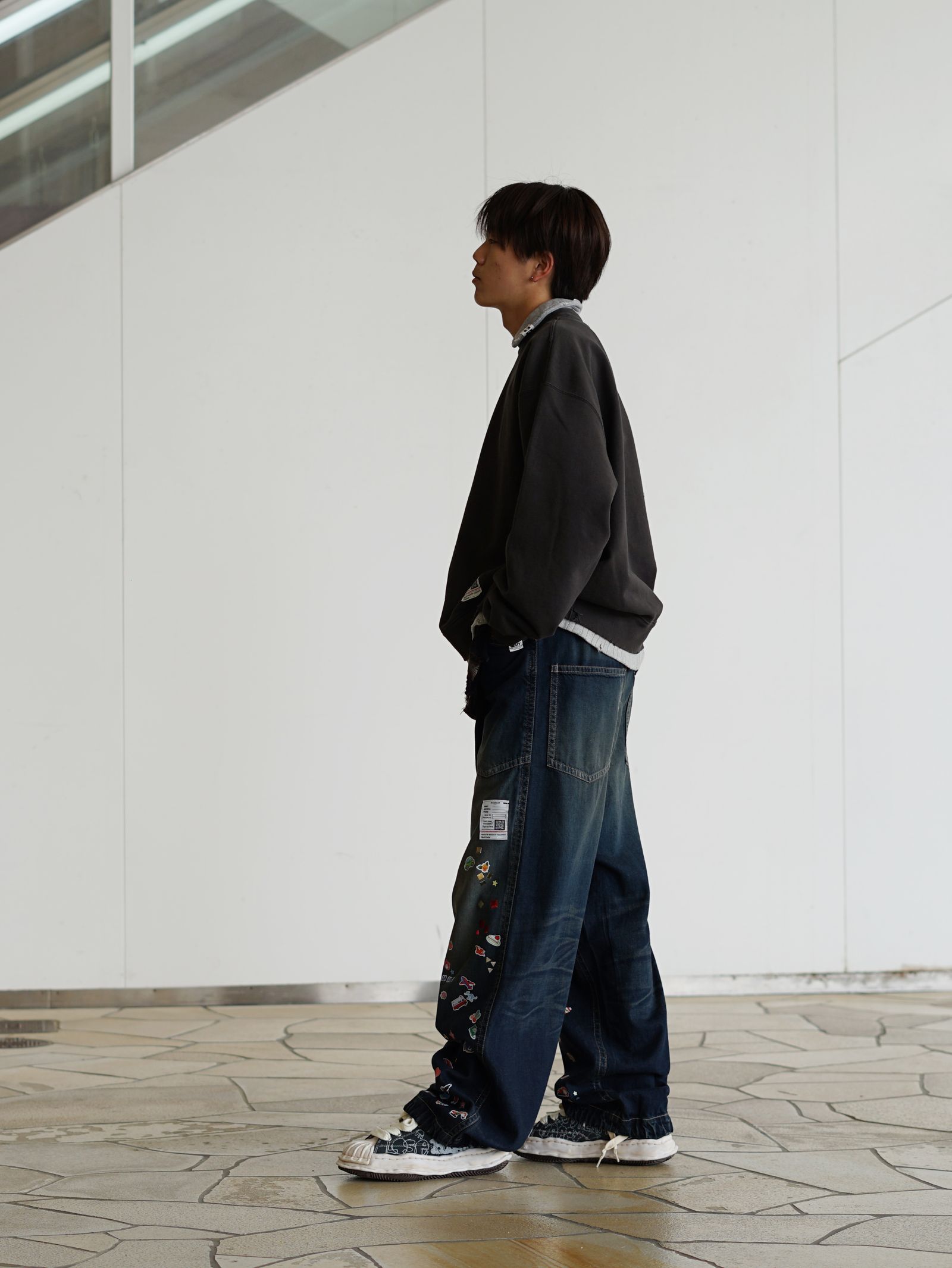 グラフィックデニムが主役の MMY26SS ストリートスタイル