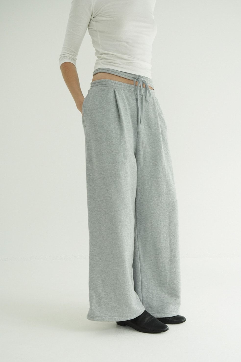 スラッシュ ウエスト スウェットパンツ - SLASH WAIST SWEAT PANTS (GREY)