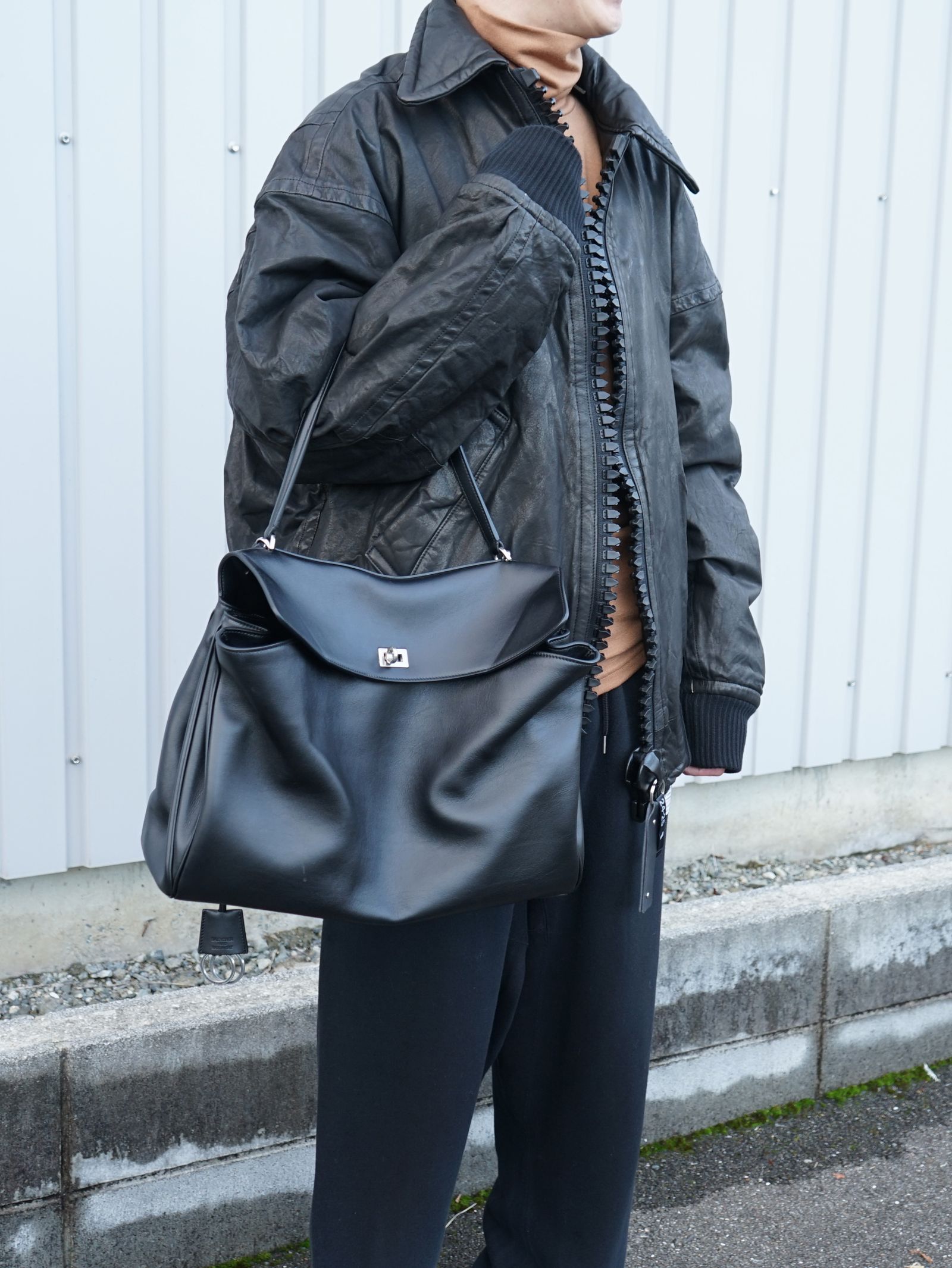 “BACKLASH × Maison MIHARA YASUHIRO” 拘りの革を使用したレザースタイル