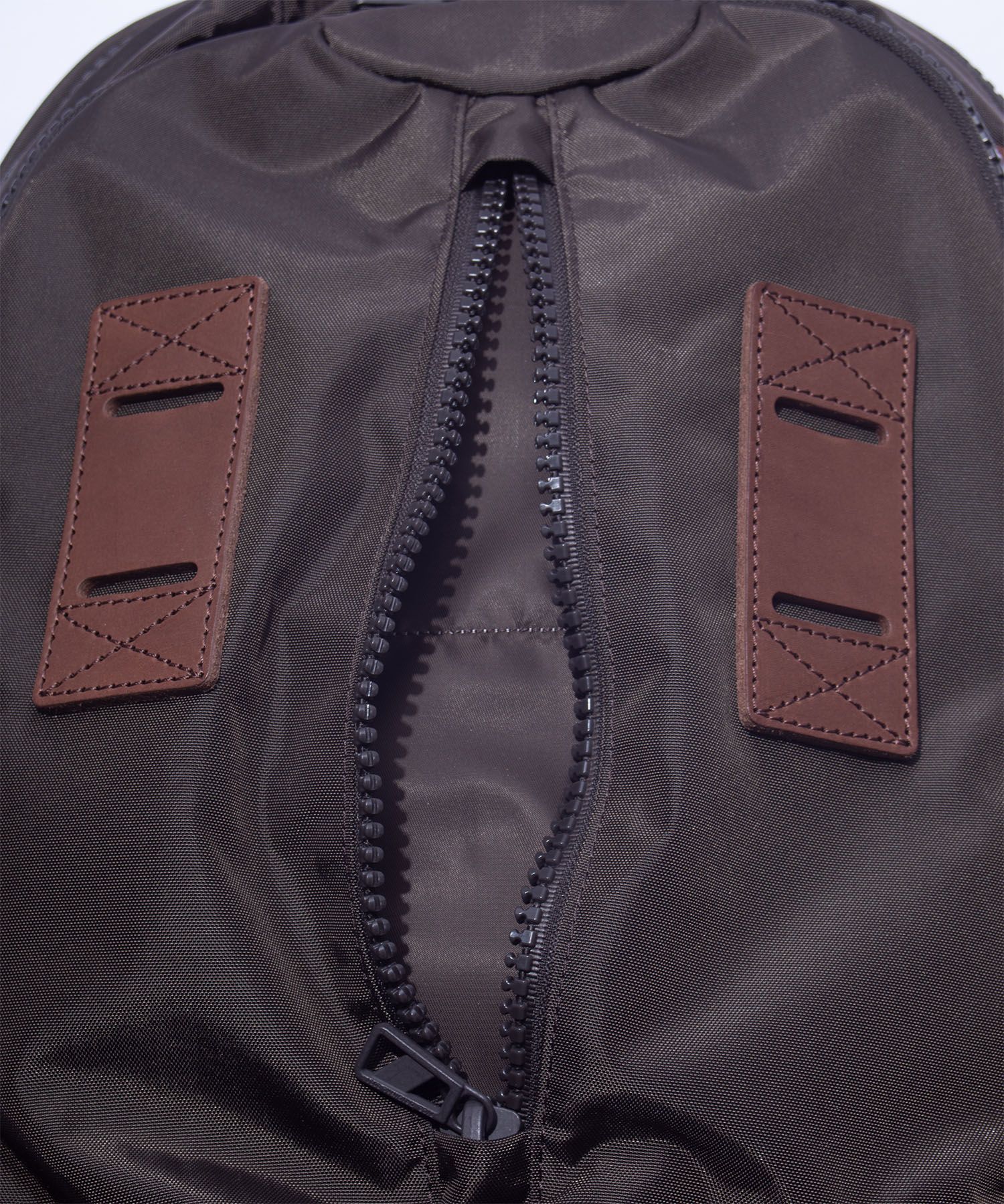トラベルバックパック / リュック 420 re/cor TRAVEL BP （BROWN) 33L