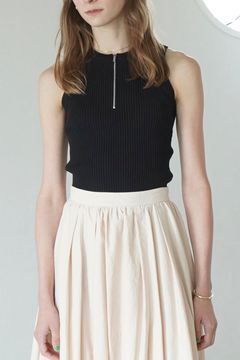 スリーブレス ジップ リブ ニット トップス	- SLEEVELESS ZIP RIB KNIT TOPS - BLACK