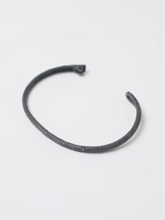 爽やかなバイカラーのニットをメインにコーディネート