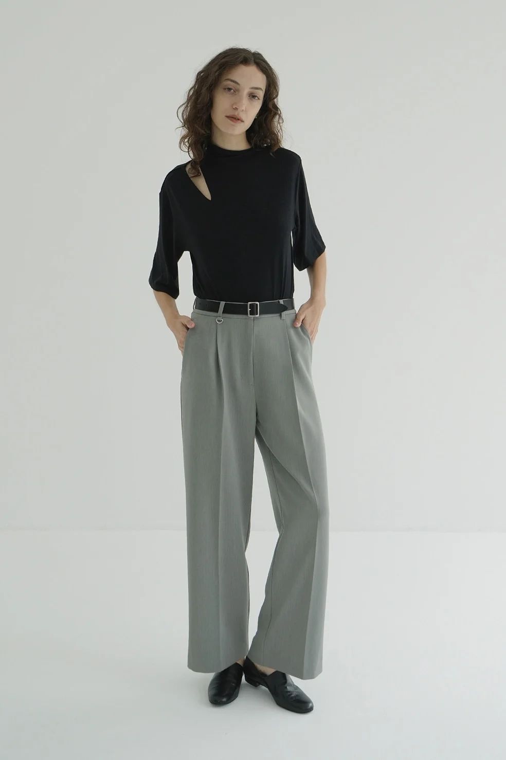 スラッシュネックハーフスリーブトップス - SLASH NECK HALF SLEEVE TOPS- BLACK