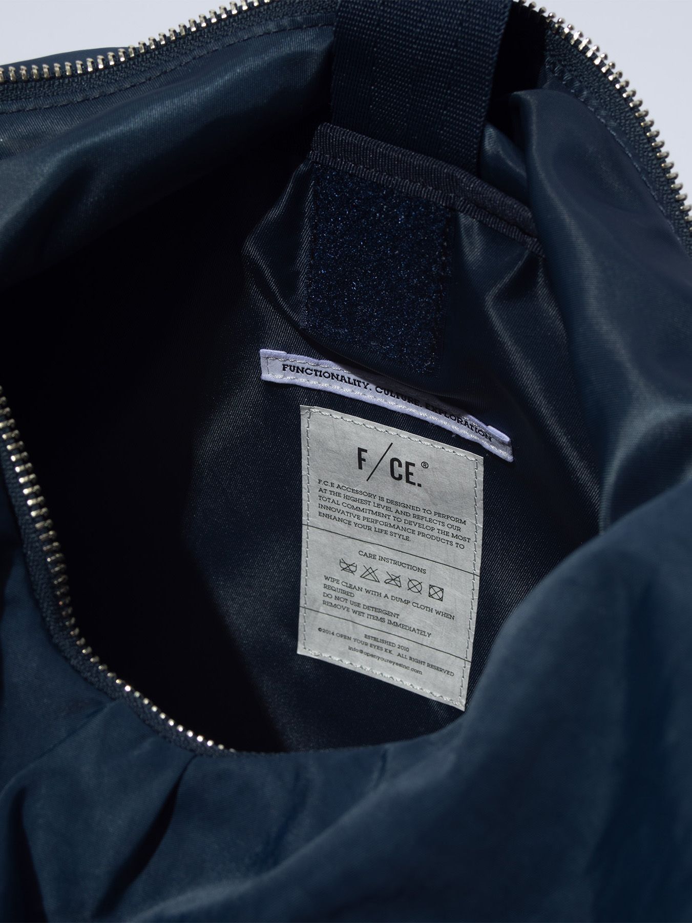 テクスチャード ツイル ショルダー トートバッグ  / TEXTURED TWILL SHOULDER TOTE （NAVY)