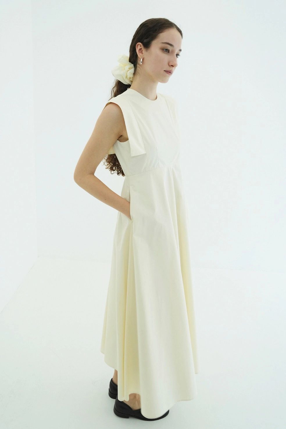 スクエアスリーブワンピース - SQUARE SLEEVE ONEPIECE (IVORY)