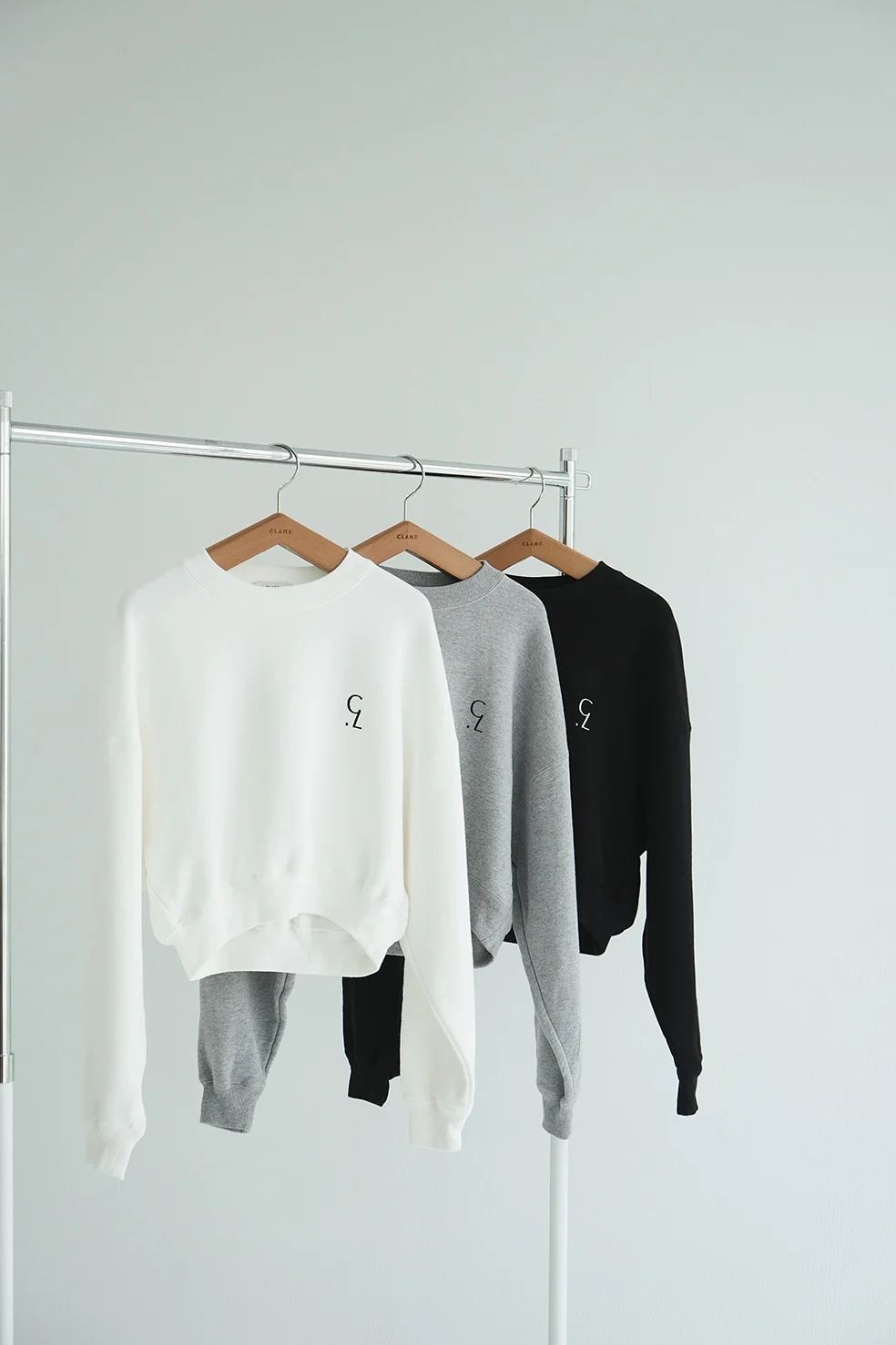 【3色展開】 ロゴスウェットトップス - LOGO SHORT SWEAT TOPS