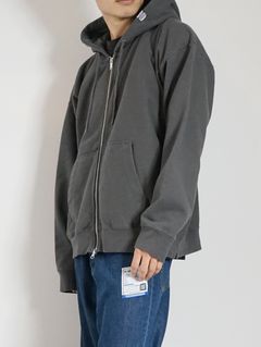 都会派ストリート｜ミハラ×コートエシエルのワントーンコーデ