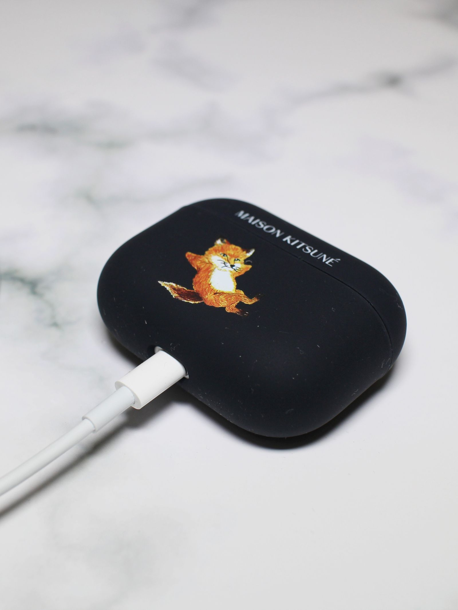 NATIVE UNION×MAISON KITSUNÉ プレミアムな『Airpods Pro case