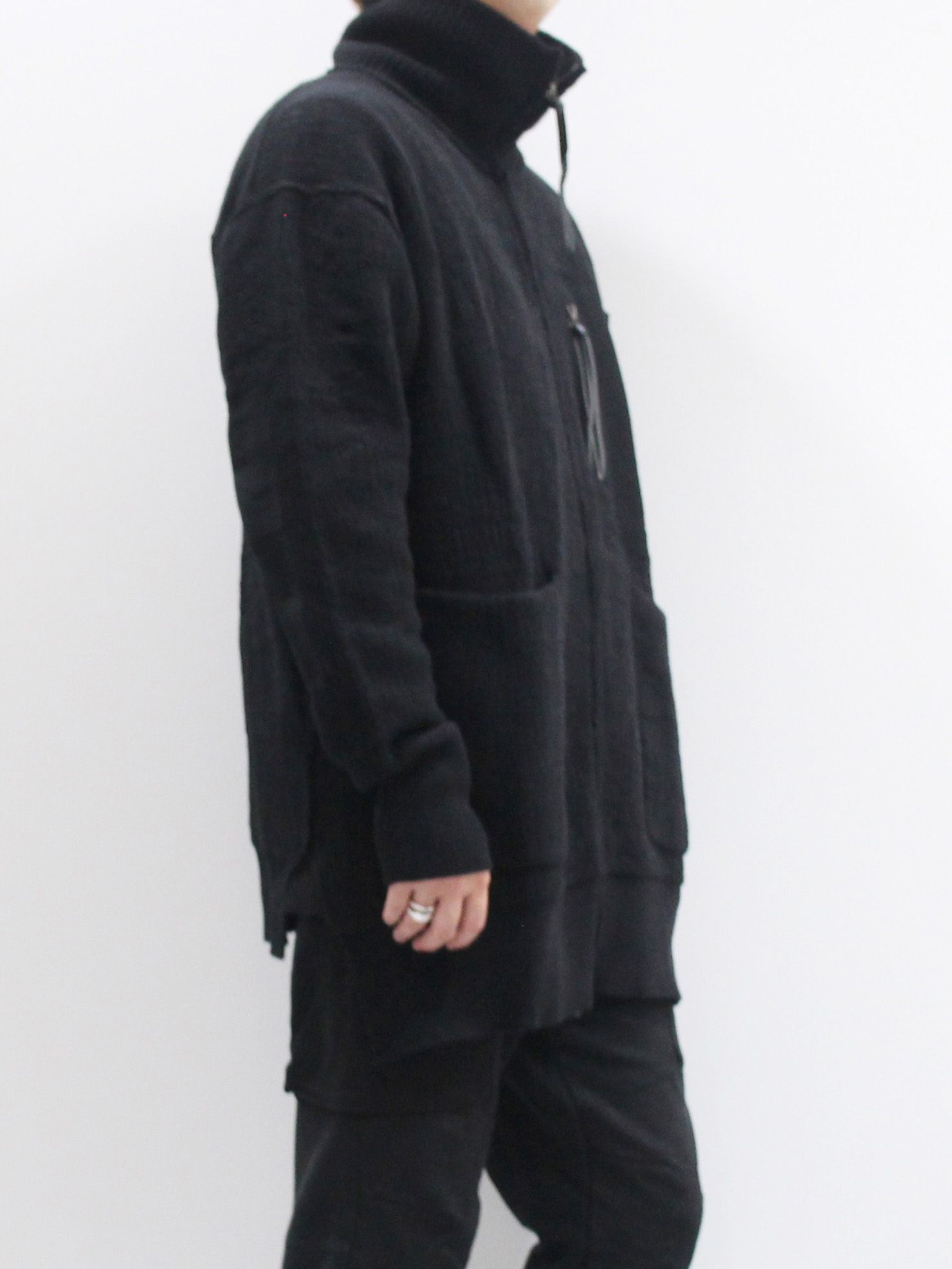 TVA 新作ハイネックのニットブルゾンコーデ