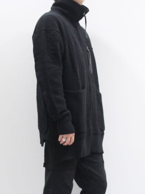 TVA 新作ハイネックのニットブルゾンコーデ