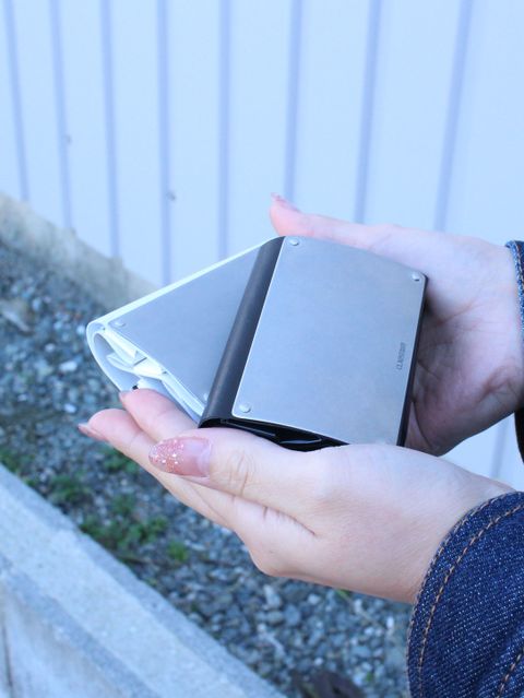 【ギフトにもおすすめ】 コンパクトでミニマル CLAUSTRUMのミニウォレット！