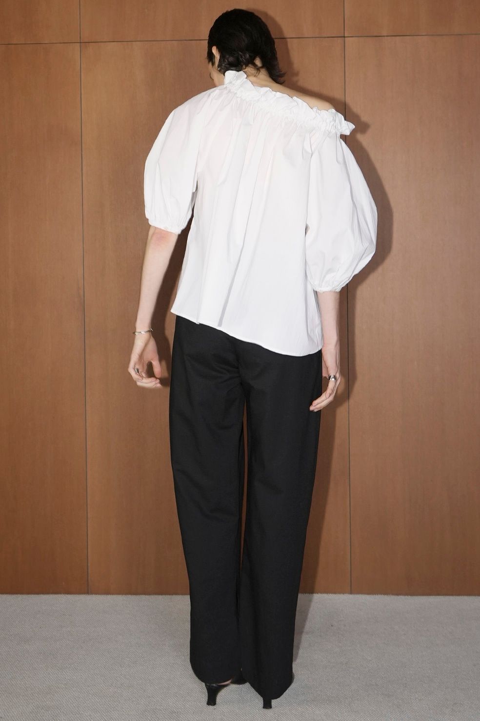 パフネックトップス - 2WAY PUFF NECK TOPS - WHITE