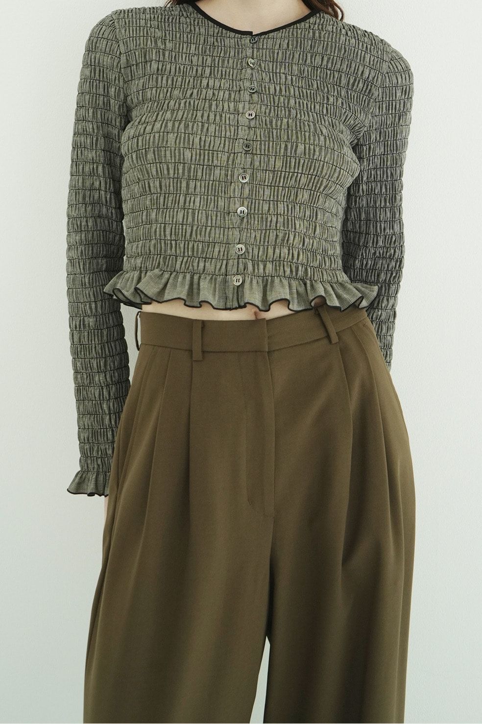 【26AW】ベーシックタックパンツ - BASIC TUCK PANTS (KHIKI)