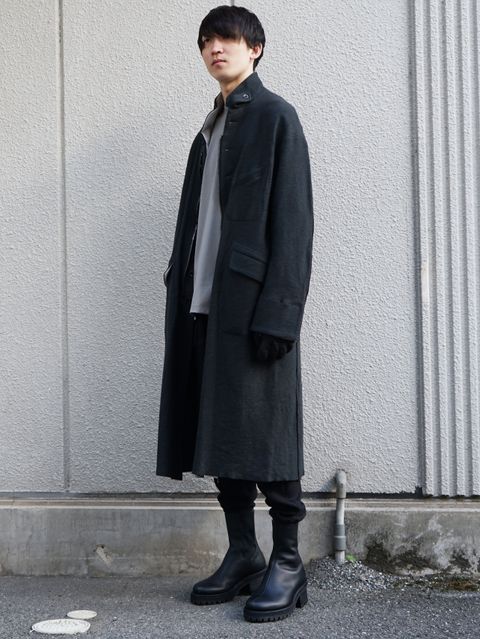 リラックスした着心地、TVAの新作コートスタイル