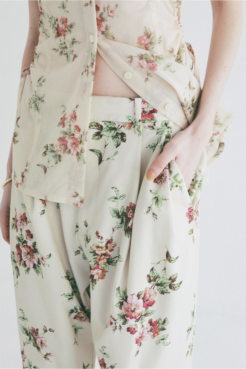 フラワータックパンツ - FLOWER TUCK PANTS (BEIGE)
