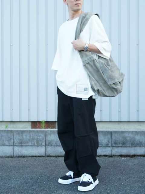 MIHARAでつくる夏のゆるスタイル｜SEVEN BY SEVENのレザーバッグがアクセントに