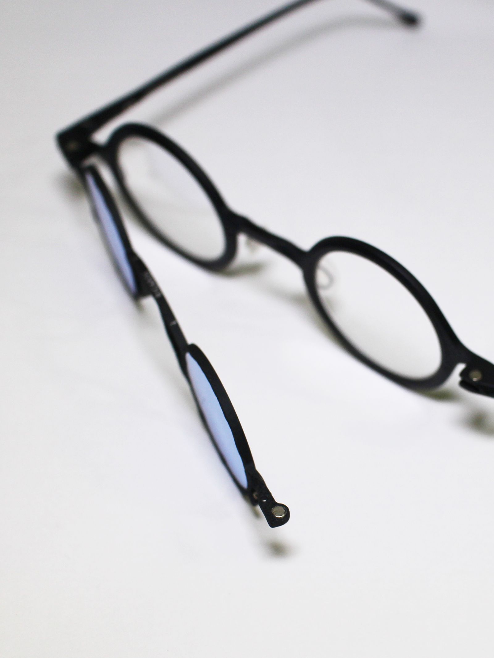 【TITANIUM】 ZIGGY CHEN コラボサングラス "madscientist" BLACK×BIUE