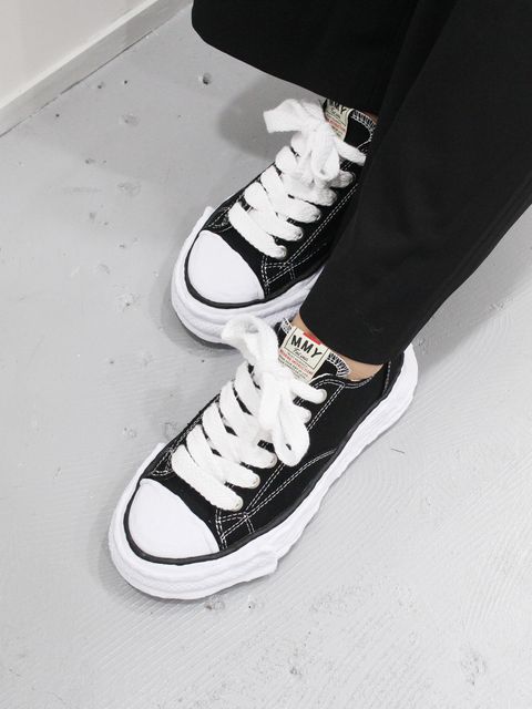 CLANE × ミハラヤスヒロ｜レディースのスニーカーで作る大人のミニマルコーデ