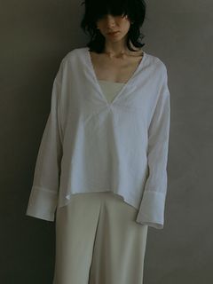 女性らしさとこなれ感のあるETREの新作コーデ