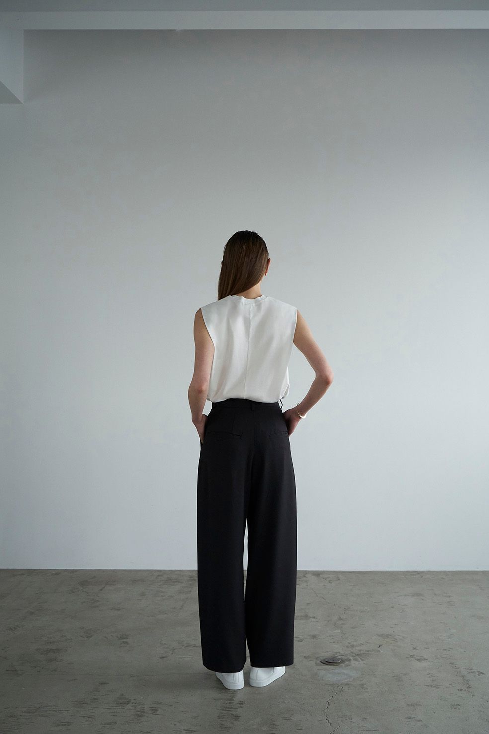 ノースリーブトップス - POWER SHOULDER TOPS - WHITE