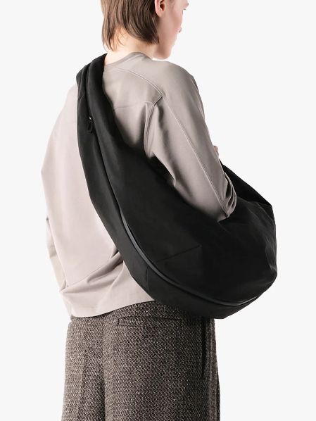 Reno Carbon Black 21L - ハイブリッドショルダーバッグ(ウェアラブルベスト)