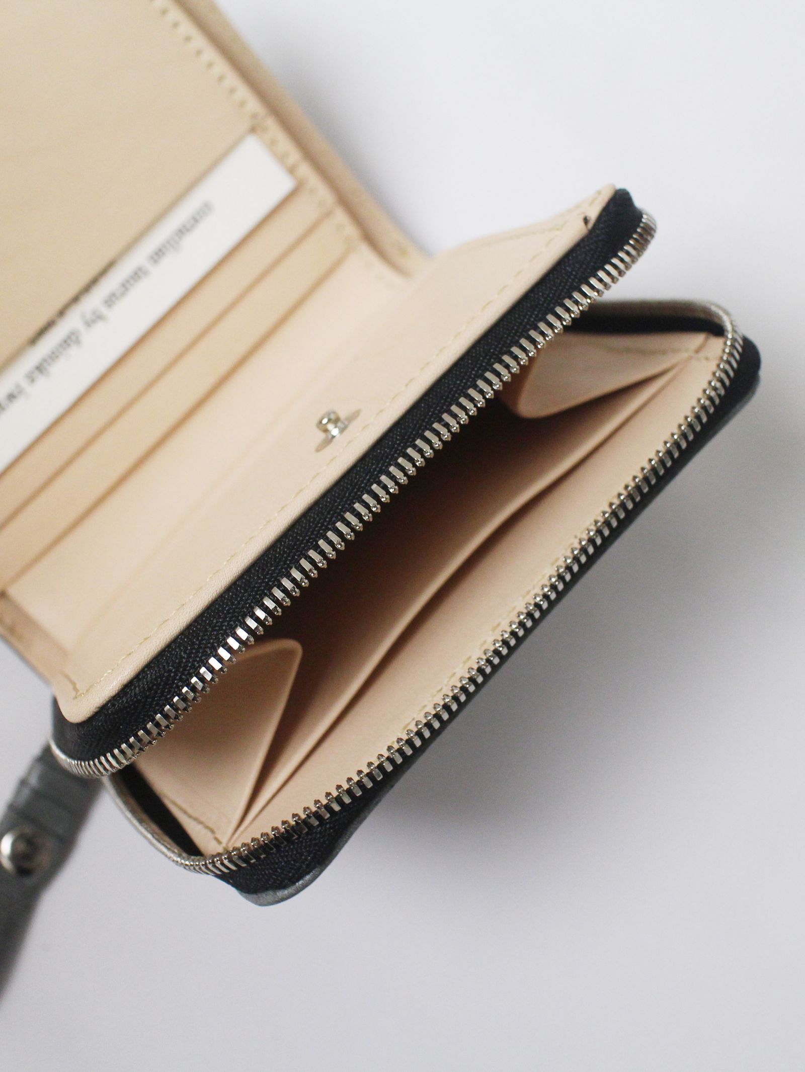 cornelian taurus by daisuke iwanaga - Tower half wallet - BLACK