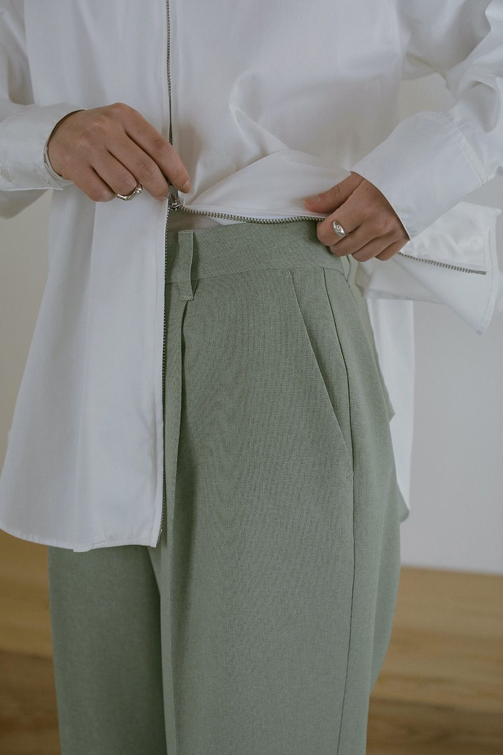 ストレートシルエット  -  BICOLOR HEM PANTS PISTACHIO