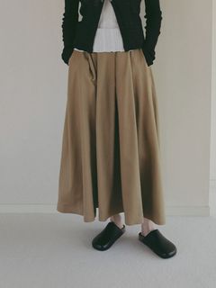 タックボリュームミディスカート （BEIGE)