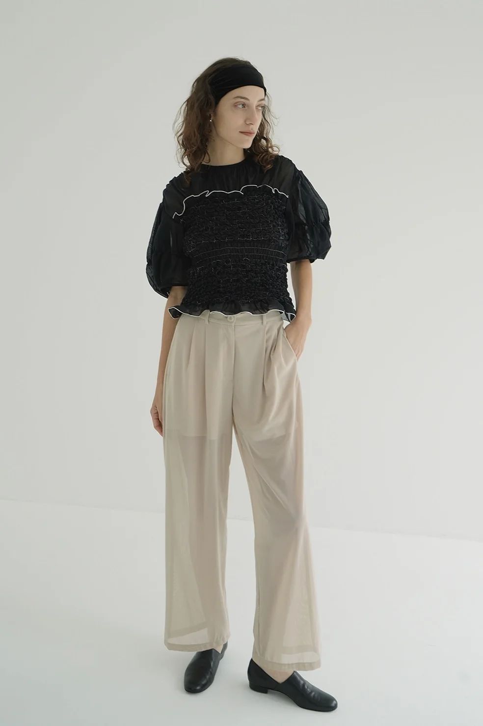 シアータックパンツ - SHEER TUCK PANTS IVORY