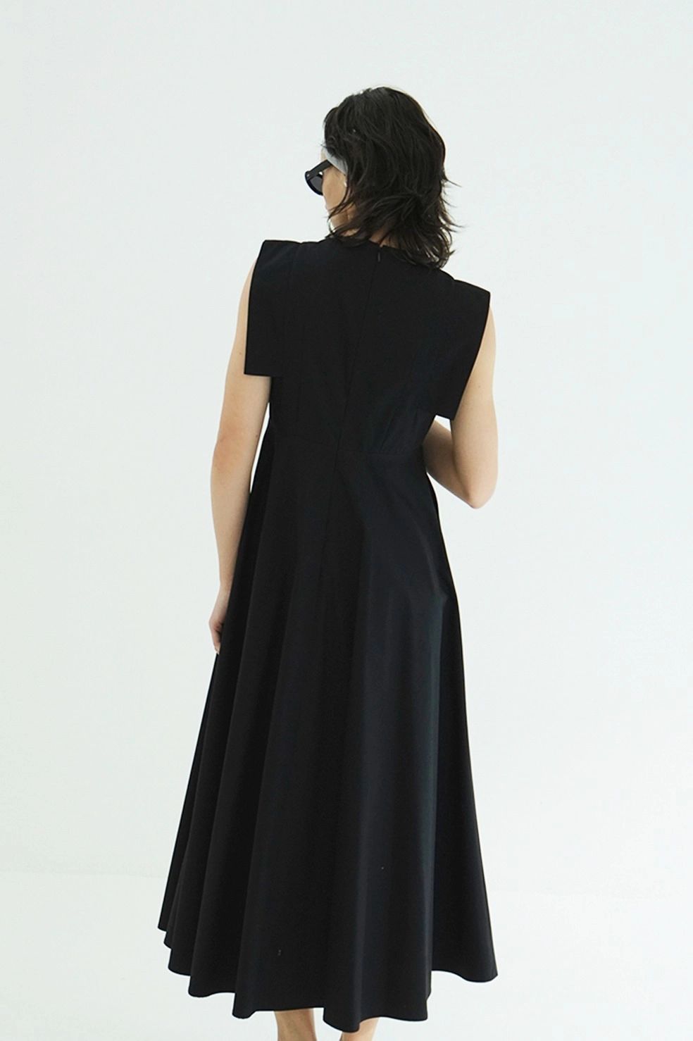 スクエアスリーブワンピース - SQUARE SLEEVE ONEPIECE (BLACK)