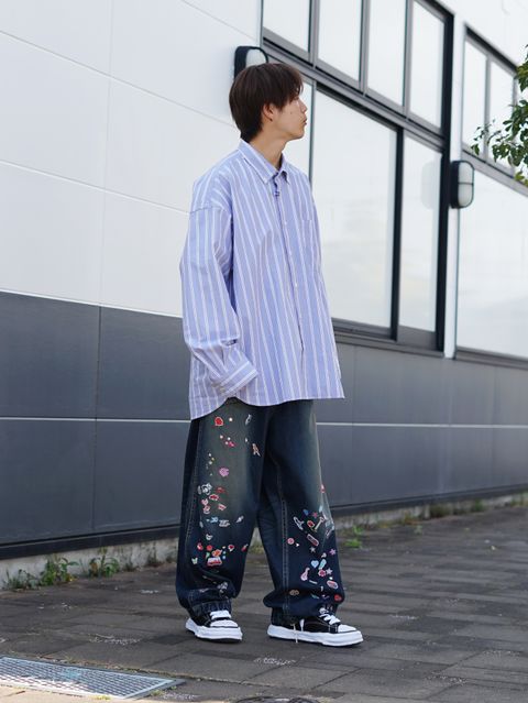 クリーンに着る,MIHARAのシャツ×ワイドデニムスタッフコーデ