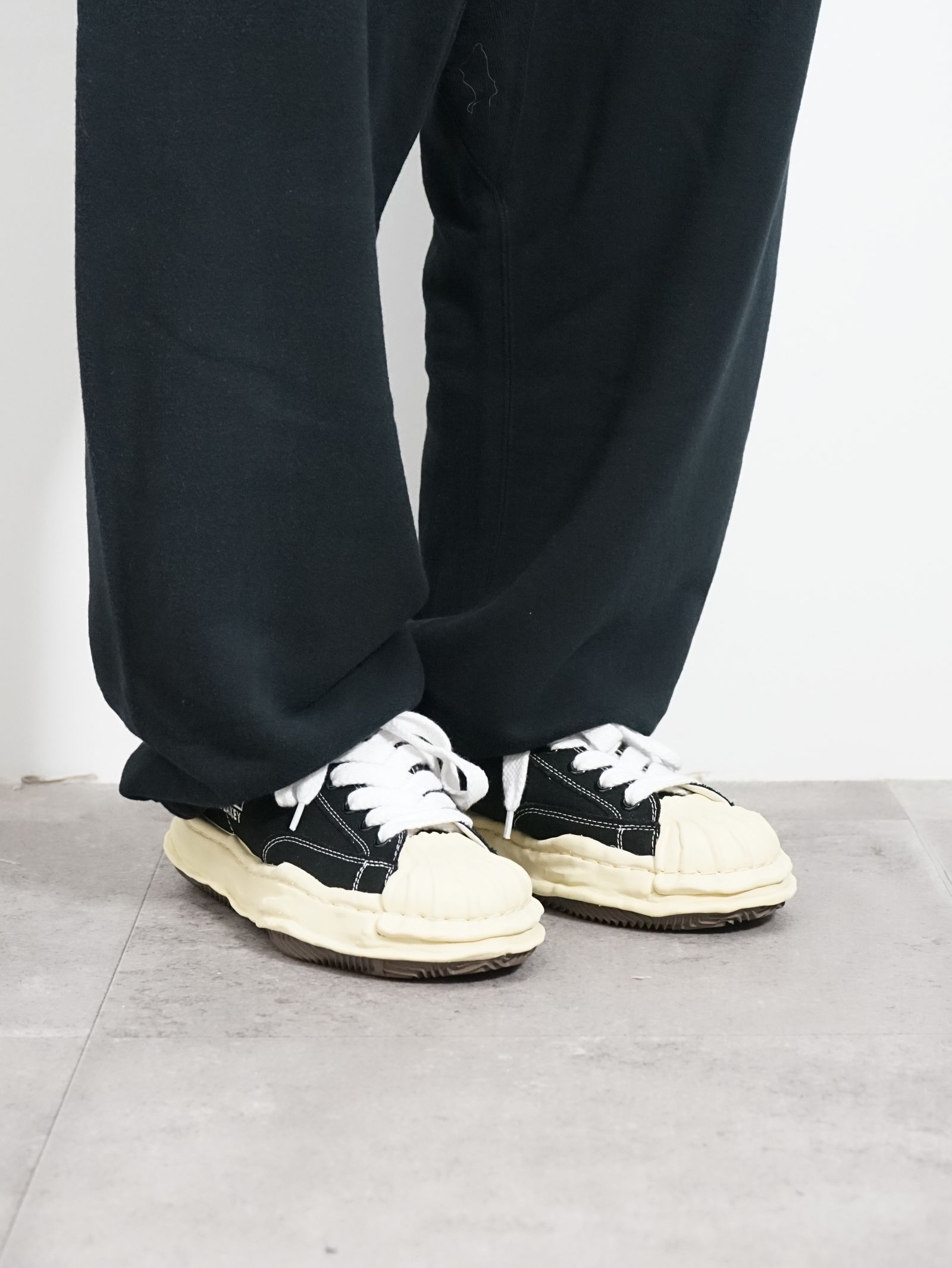 Maison MIHARA YASUHIRO - ディストレスト スウェットパンツ - DISTRESSED PANTS - BLACK |  ADDICT WEB SHOP