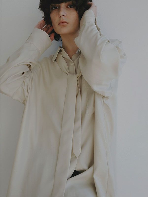 キュプラネクタイオーバーサイズシャツ (LIGHT BEIGE)