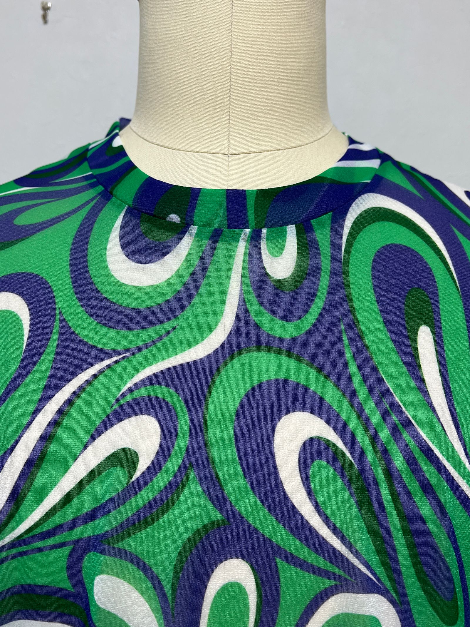 総柄プリントTシャツ  - SHORT SLEEVE POLY TEE - TEXTILE DESIGN BY TOM TOSSEYN