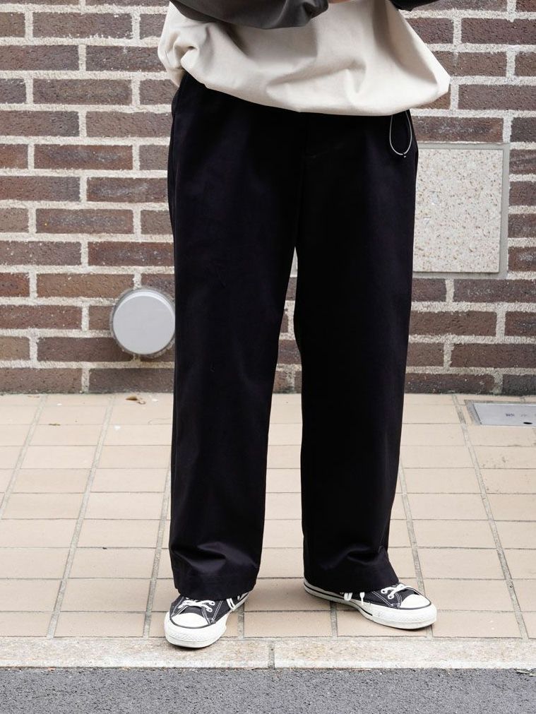 UNIVERSAL PRODUCTS - ノータック チノ パンツ / トラウザーズ - NO TUCK WIDE CHINO TROUSERS -  BLACK | ADDICT WEB SHOP