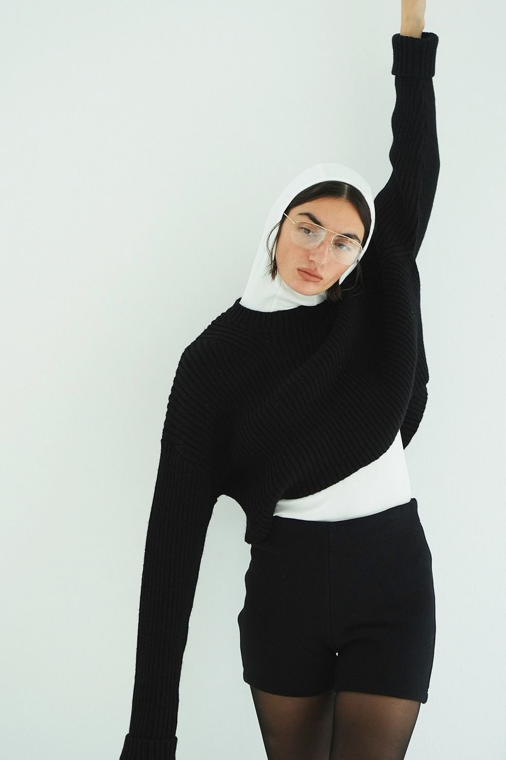 アシンメトリーショートニットトップス -  ASYMMETRY WIDE SHORT KNIT TOPS (BLACK)