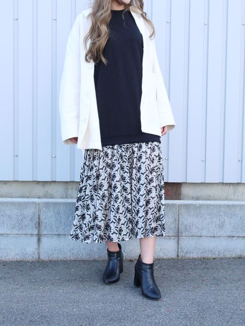 程よい透け感が女らしいCLANEの新作スタイル