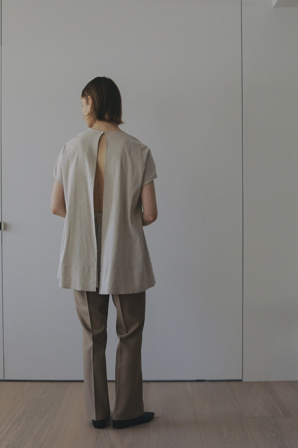 バック オープン トップス - BACK OPEN TOPS - BEIGE