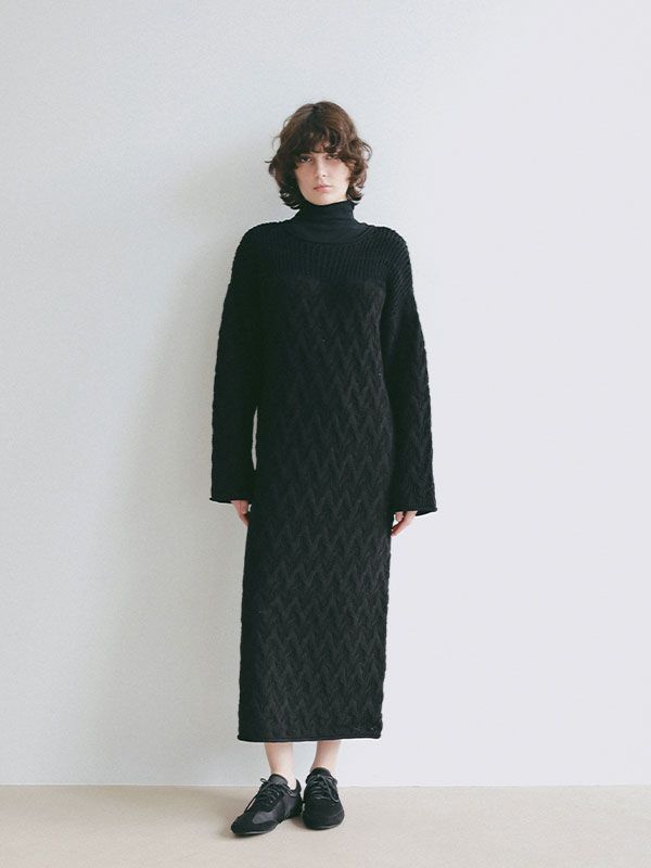 コードヤーンケーブルニットワンピース (BLACK)