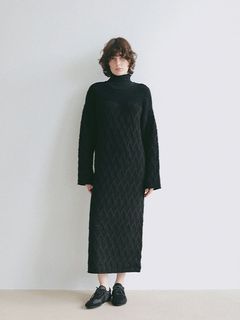 コードヤーンケーブルニットワンピース (BLACK)